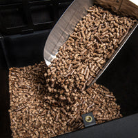 Broil King Regal™ Pellet 500 Pro 865 Sq. In. Pellet Grill with Rotisserie in Black - 496911|Gril à granules RegalMC Pellet 500 PRO noir de 865 po2 de Broil King avec rôtisserie - 496911
