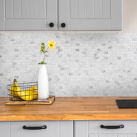 Smart Tiles Peel and Stick 4-Sheet 10 x 10 Backsplash - Ravenna Bianco|Dosseret Smart Tiles peler et coller 10 x 10, 4 feuilles - Ravenna Bianco