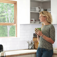 Smart Tiles Peel and Stick 2-Sheet 23 x 11 Backsplash - Oslo White|Dosseret Smart Tiles peler et coller 23 x 11, 2 feuilles - Oslo White