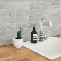 Smart Tiles Peel and Stick 2-Sheet 23 x 12 Backsplash - Norway Alta|Dosseret Smart Tiles peler et coller 23 x 12, 2 feuilles - Norway Alta