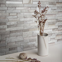 Smart Tiles Peel and Stick 2-Sheet 23 x 11 Backsplash - Pietra Pozzuoli|Dosseret Smart Tiles peler et coller 23 x 11, 2 feuilles - Pietra Pozzuoli
