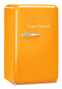 Smeg 4.31 Cu. Ft. Retro Compact Refrigerator - FAB10URDYVC3|Réfrigérateur compact Smeg rétro de 4,31 pi3 - FAB10URDYVC3