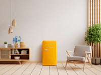 Smeg 4.31 Cu. Ft. Retro Compact Refrigerator - FAB10URDYVC3|Réfrigérateur compact Smeg rétro de 4,31 pi3 - FAB10URDYVC3