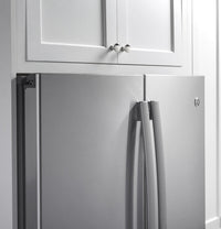 GE 23.1 Cu. Ft. French-Door Refrigerator with Internal Water Dispenser – PWE23KSKSS|Réfrigérateur GE de 23,1 pi³ à portes françaises avec distributeur d'eau interne – PWE23KSKSS|PWE23KSS