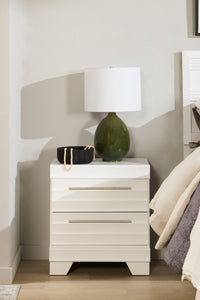 Olivia Bedside 2-Drawer Nightstand, 23.5"W x 25.2"H, Made in Canada - White | Table de nuit Olivia de 23,5 po (L) x 25,2 po (H) à 2 tiroirs, fabriquée au Canada - blanche