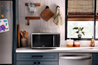 Whirlpool 1.0 Cu. Ft. Countertop Microwave with Air Fry - Stainless Steel - WMCS5522RB | Four à micro-ondes de comptoir Whirlpool de 1,0 pi3 avec friture à air - Acier inoxydable - WMCS5522RB
