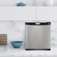 Danby 17.7" 1.6 Cu. Ft. Single-Door Mini Fridge – Stainless Steel - DCR016A3BSLDD | Mini réfrigérateur Danby de 1,6 pi³ et de 17,7 po à 1 porte - acier inoxydable - DCR016A3BSLDD