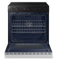 Samsung Bespoke 6.3 Cu. Ft. Smart Electric Range with Air Fry and Air Sous Vide - NSE6DG8500SRAC | Cuisinière intelligente électrique Bespoke de Samsung de 6,3 pi3 avec fonctions AirFry et Air Sous Vide - NSE6DG8500SRAC | NSE6D850