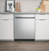 GE 24" 51 dBA Built-In Dishwasher with Piranha™ Hard Food Disposer - Stainless Steel - GDT225SSLSS | Lave-vaisselle GE de 24 po et de 51 dBA avec commandes sur le dessus et broyeur d’aliments solides PiranhaMC - acier inoxydable - GDT225SSLSS