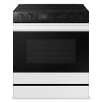 Samsung Bespoke 6.3 Cu. Ft. Smart Electric Range with Air Fry and Air Sous Vide - NSE6DB850012AC | Cuisinière intelligente électrique Bespoke de Samsung de 6,3 pi3 avec fonctions AirFry et Air Sous Vide - NSE6DB850012AC | NSE6D85W