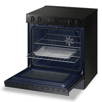 Samsung Bespoke 6.3 Cu. Ft. Smart Electric Range with Air Fry and Air Sous Vide - NSE6DG8500MTAC | Cuisinière intelligente électrique Bespoke de Samsung de 6,3 pi3 avec fonctions AirFry et Air Sous Vide - NSE6DG8500MTAC | NSE6D85S