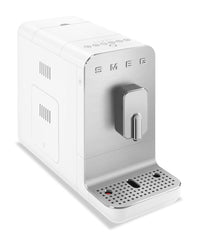 Smeg Fully Automatic Espresso Maker with Milk Container - Matte White - BCC13WHMUS | Machine à espresso Smeg entièrement automatique avec contenant de lait - blanc mat - BCC13WHMUS | BCC13WHM