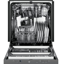 GE 24" 51 dBA Built-In Dishwasher with Piranha™ Hard Food Disposer - Stainless Steel - GDT225SSLSS | Lave-vaisselle GE de 24 po et de 51 dBA avec commandes sur le dessus et broyeur d’aliments solides PiranhaMC - acier inoxydable - GDT225SSLSS