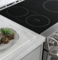 Café 5.7 Cu. Ft. Smart Induction Range with In-Oven Camera - CHS90XP2MS1 | Cuisinière intelligente à induction Café 5,7 pi3 avec caméra dans le four - CHS90XP2MS1 | CHS90XSS