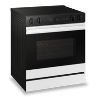 Samsung Bespoke 6.3 Cu. Ft. Smart Electric Range with Air Fry and Air Sous Vide - NSE6DB850012AC | Cuisinière intelligente électrique Bespoke de Samsung de 6,3 pi3 avec fonctions AirFry et Air Sous Vide - NSE6DB850012AC | NSE6D85W