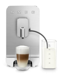 Smeg Fully Automatic Espresso Maker with Milk Container - Matte White - BCC13WHMUS | Machine à espresso Smeg entièrement automatique avec contenant de lait - blanc mat - BCC13WHMUS | BCC13WHM