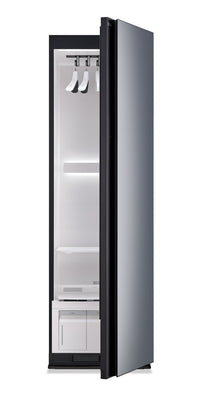 LG Styler Steam Closet with TrueSteam® Technology and Dynamic MovingHanger™ - SC5GMR80H  | Système d’entretien de vêtements à la vapeur StylerMD de LG avec technologie TrueSteamMD et cintre mobile Dynamique MovingHangerMC - SC5GMR80H