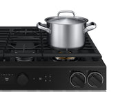 Samsung Bespoke 6 Cu. Ft. Gas Range with Oven Camera - NSG6DB870012AA | Cuisinière à gaz Bespoke Samsung de 6,3 pi3 avec caméra de four - NSG6DB870012AA/AC | NSG6D87W