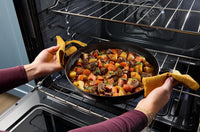 Whirlpool 30" 5 Cu. Ft. Gas Range with Air Cooking - Black - WSGS5030SB | Cuisinière à gaz Whirlpool de 5 pi³ et de 30 po avec cuisson à air - noire - WSGS5030SB