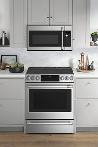 Café 5.7 Cu. Ft. Smart Induction Range with In-Oven Camera - CHS90XP2MS1 | Cuisinière intelligente à induction Café 5,7 pi3 avec caméra dans le four - CHS90XP2MS1 | CHS90XSS