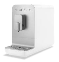 Smeg Fully Automatic Espresso Maker with Milk Container - Matte White - BCC13WHMUS | Machine à espresso Smeg entièrement automatique avec contenant de lait - blanc mat - BCC13WHMUS | BCC13WHM