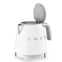 Smeg 0.8 L Mini Cordless Electric Kettle - KLF05WHUS|Mini bouilloire électrique Smeg sans fil de 0,8 l - KLF05WHUS