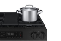 Samsung Bespoke 3 Series 6 Cu. Ft. Smart Gas Range with Air Fry - NSG6DG8300SRAA | Cuisinière intelligente à gaz Bespoke Samsung de série 3 de 6 pi³ avec friture à air Air Fry - NSG6DG8300SRAA | NSG6D83S