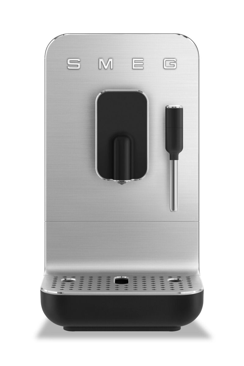 Smeg Fully Automatic Espresso Maker with Milk Wand - BCC02BLMUS|Machine à espresso Smeg entièrement automatique avec buse vapeur - BCC02BLMUS