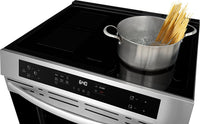 Frigidaire 5.3 Cu. Ft. Front Control Induction Range with Air Fry – Stainless Steel - FCFI308CBS | Cuisinière à induction Frigidaire de 5,3 pi³ avec commandes à l’avant et friture à air - acier inoxydable - FCFI308CBS