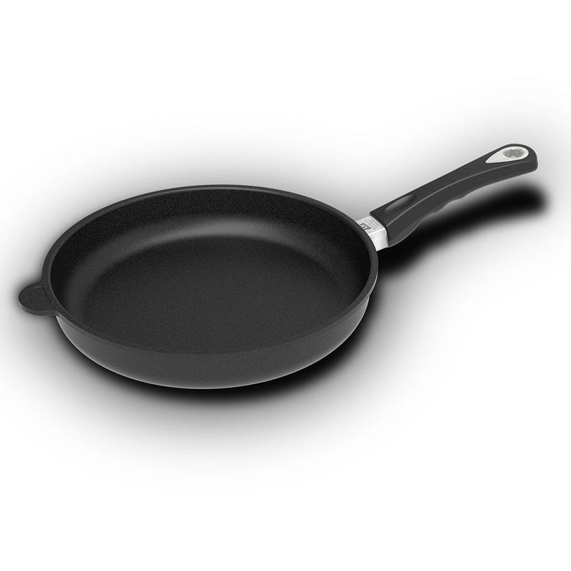AMT 11-inch Frying Pan | Poêle à frire AMT de 11 po | D48GKA3O