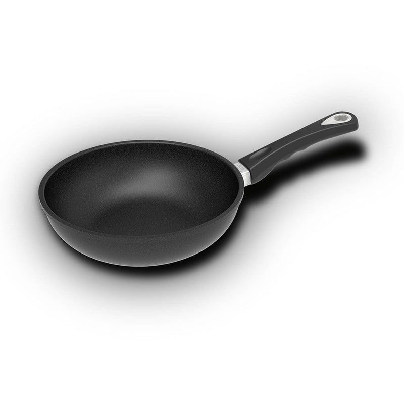 AMT 9.5-inch Sauteuse Pan | Sauteuse AMT de 9,5 po | D48GET15