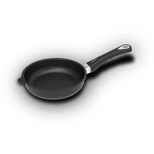AMT 8-inch Frying Pan | Poêle à frire AMT de 8 po | D48GFOIV