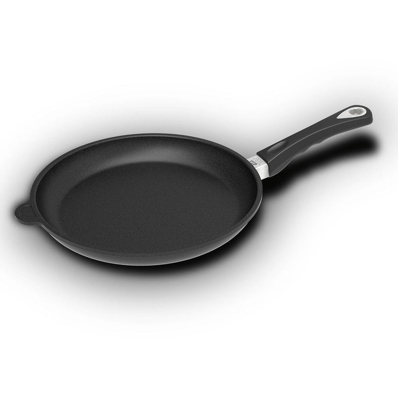 AMT 11-inch Induction Tossing Pan | Poêle à rebord haut à induction AMT de 11 po | D48G77YQ