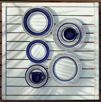 Actual 16-Piece Dinnerware Set - Blue Ivory  | Service de vaisselle Actual 16 pièces - bleu et ivoire  | D87EM59O