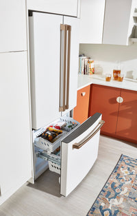 Café 27.8 Cu. Ft. 4-Door French-Door Refrigerator - CVE28DP4NW2 | Réfrigérateur à 4 portes Cafe de 27,8 pi³ à portes françaises – CVE28DP4NW2 | CVE28DPW