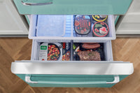 Classic Retro by Unique 18 cu.ft. Frost-Free Bottom Freezer Refrigerator - UGP-510L T AC | Classic Rétro par Unique sans givre Réfrigérateur à congélateur dans le bas de 18 pi³ - UGP-510L T AC | D79GPHHV
