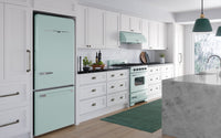 Classic Retro by Unique 18 cu.ft. Frost-Free Bottom Freezer Refrigerator - UGP-510L LG AC | Classic Rétro par Unique sans givre Réfrigérateur à congélateur dans le bas de 18 pi³ - UGP-510L LG AC | D79GR4DL