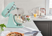 KitchenAid Artisan Series 5-Quart Tilt-Head Stand Mixer - KSM150PSIC|Batteur sur socle à tête inclinable KitchenAid de 5 pintes de la série Artisan - KSM150PSIC|KSM150IC