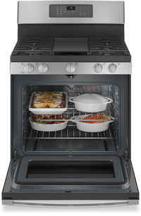 GE 5.0 Cu. Ft. Freestanding Gas Range with No-Preheat Air Fry - JCGB735SPSS | Cuisinière à gaz amovible GE 5,0 pi3 à convection avec friture à air sans préchauffage - JCGB735SPSS | JCGB735S
