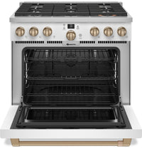 Café 5.75 Cu. Ft. Commercial-Style 6-Burner Dual Fuel Range - C2Y366P4TW2 | Cuisinière hybride Café de style commercial de 5,75 pi3 à 6 brûleurs - C2Y366P4TW2 | C2Y366TW