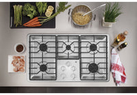 GE 36" Built-In Gas Cooktop - JGP3036SLSS | Surface de cuisson à gaz encastrée GE de 36 po – JGP3036SLSS | JGP3036S