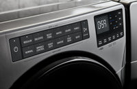 Whirlpool 5.2 Cu. Ft. Front-Load Washer and 7.4 Cu. Ft. Gas Dryer - Chrome Shadow | Laveuse à chargement frontal de 5,2 pi³ et sécheuse à gaz de 7,4 pi³ de Whirlpool - ombre chrome | WHFL56CG