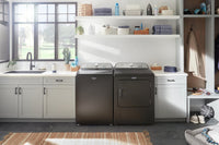Maytag 5.4 Cu. Ft. Pet Pro Top-Load Washer and 7 Cu. Ft. Gas Dryer - Volcano Black | Laveuse Pet Pro à chargement par le haut 5,4 pi³ et sécheuse à gaz 7 pi³ de Maytag – noir volcan | MATL65BG