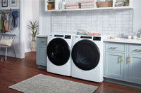 Whirlpool 5.2 Cu. Ft. Front-Load Washer and 7.4 Cu. Ft. Gas Dryer - White | Laveuse à chargement frontal de 5,2 pi³ et sécheuse à gaz de 7,4 pi³ de Whirlpool - blanches | WHFL565G